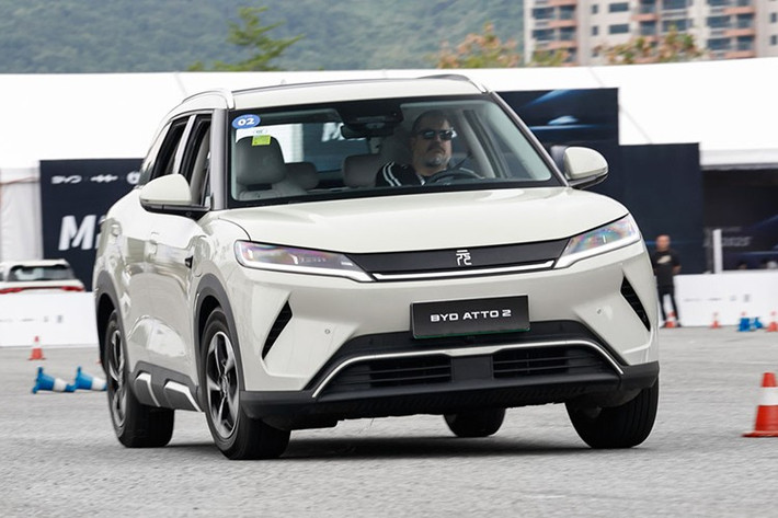 Ngày 30/7/2025 vừa qua, BYD đã ra mắt một phiên bản mới với giá rẻ hơn của dòng xe Yuan UP ở thị trường Trung Quốc. Đây chính là mẫu xe hiện đang được bán với tên gọi BYD Atto 2 ở thị trường Việt Nam.
