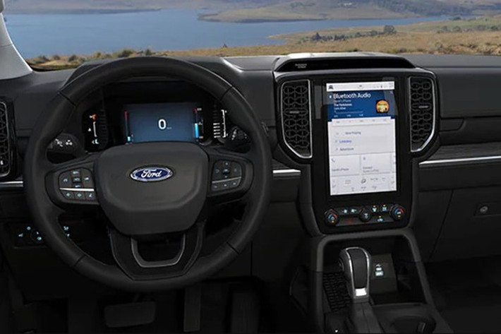 Đáng chú ý, Ford Australia cho biết Everest Sport Bi-Turbo còn được trang bị sẵn gói Prestige Paint, khiến nó thậm chí vượt trội hơn cả Everest Sport V6 về mặt tiện nghi tiêu chuẩn.
