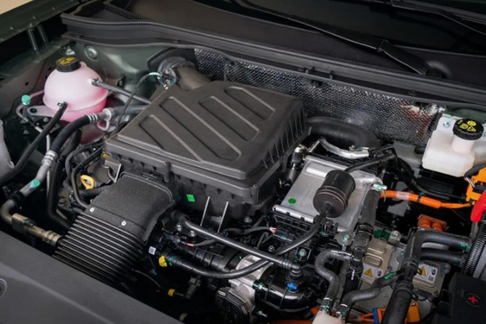 Territory Hybrid sử dụng hệ truyền động hybrid dạng power-split, khác biệt so với phiên bản Plug-in Hybrid (PHEV) từng được đồn đoán trước đó. Xe được trang bị động cơ xăng 1.5L tăng áp vận hành theo chu trình Miller, cho công suất 150 PS và mô-men xoắn 230 Nm. Hệ thống còn bao gồm mô-tơ điện công suất 218 PS, mô-men xoắn 315 Nm, sử dụng pin lithium nickel cobalt manganese dung lượng 1,83 kWh.