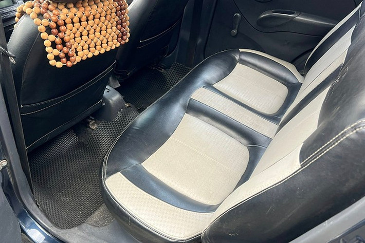 Những chiếc xe cũ đã lăn bánh hơn 20 năm như Daewoo Matiz có khá nhiều điểm khiến người mua phải phân vân. Đầu tiên là hệ thống khung gầm xuống cấp. Nhiều người đã phải "cải tạo" lại động cơ để xe vận hành an toàn.