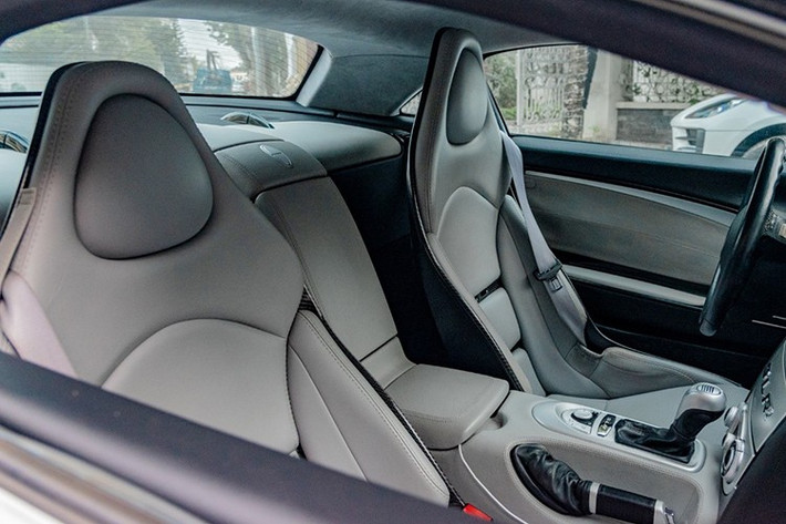 Siêu xe Mercedes-Benz SLR McLaren sở hữu kích thước lần lượt chiều dài, chiều rộng và chiều cao là: 4.656 mm x 1.908,5 mm x 1.261 mm. Chiều dài cơ sở lên tới: 2.700 mm