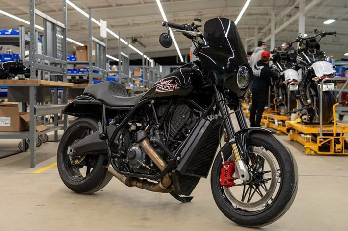 Mẫu xe này kết hợp hiệu năng của sportbike với phong cách cruiser cổ điển. Xe sử dụng động cơ V-twin 1.190 cc cho công suất 175 mã lực và mô-men xoắn 100 lb-ft.