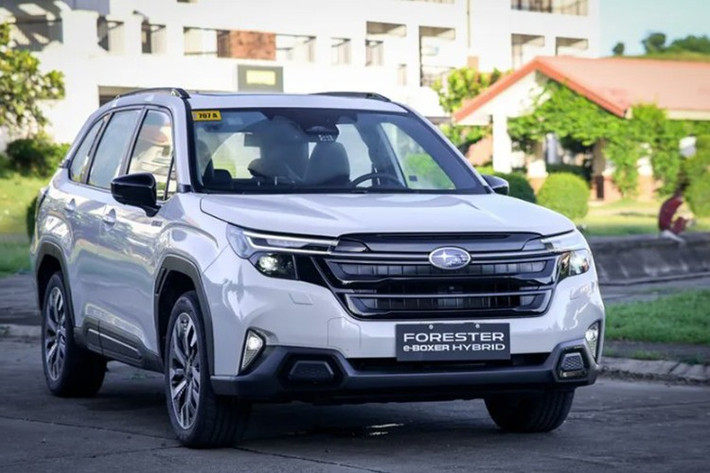 Forester Hybrid 2026 được trang bị gói an toàn EyeSight với loạt công nghệ hỗ trợ lái nâng cao (ADAS): phanh tự động trước va chạm, kiểm soát bướm ga khi có nguy cơ va chạm, kiểm soát hành trình thích ứng...