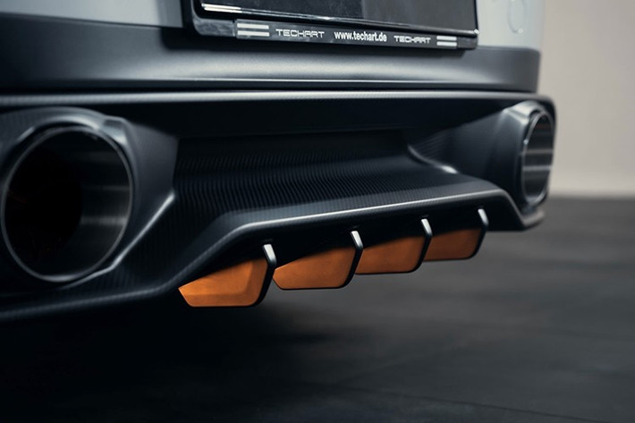 Techart tuyên bố khả năng tăng tốc của TsportR từ 0-96 km/h trong 3,4 giây và 0-200 km/h trong 9,7 giây. Hệ thống ống xả mới có thể tự động điều chỉnh âm thanh theo chế độ và điều kiện lái thông qua nút điều khiển trên vô-lăng.