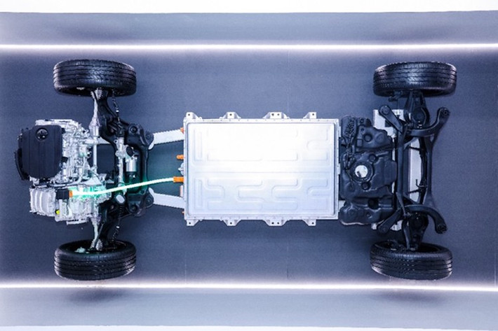 Động cơ 1.5L cho công suất tối đa 82kW (110 mã lực), mô-men xoắn cực đại 135Nm và hiệu suất nhiệt tối đa 43%. Động cơ điện có công suất tối đa 137kW (184 mã lực) và mô-men xoắn cực đại 330Nm.