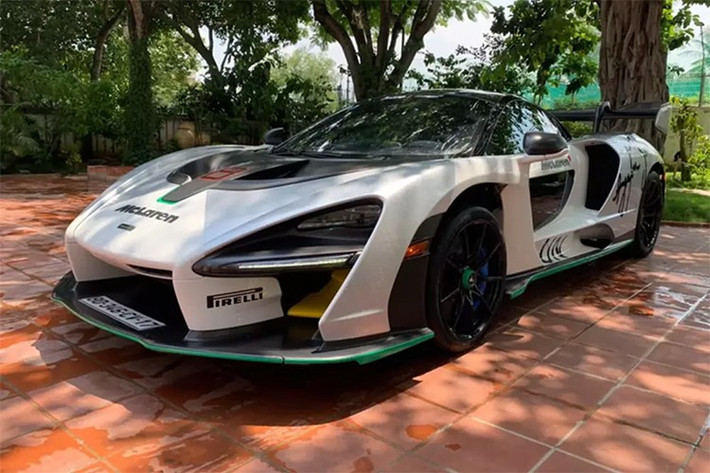 Được biết, chiếc xe McLaren Senna của "Qua" Vũ đã ra biển số Công vụ đã 3 năm và rất có thể lần ra Hà Nội này là để gia hạn biển số, trước khi được chủ nhân cho ra biển trắng, đúng như phong cách chơi xe của "Vua cà phê Việt" trước khi nó có thể xuất hiện cùng Bugatti Veyron hay các siêu xe khác trong nhiều sự kiện của tập đoàn.