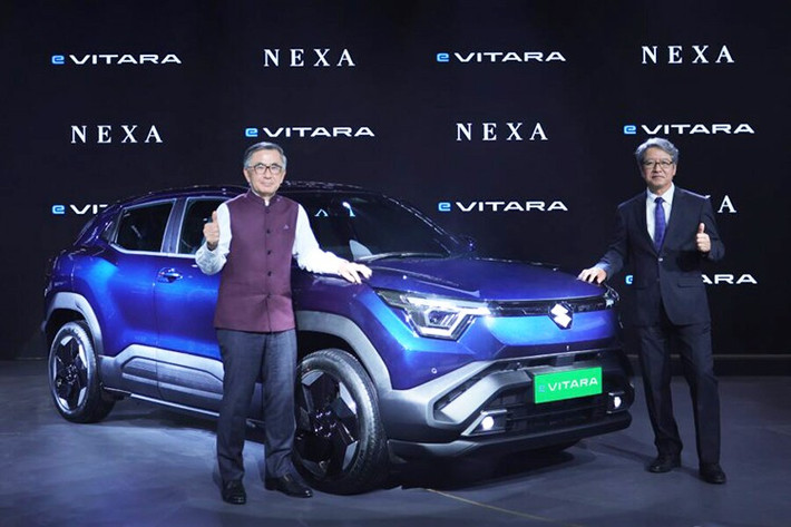 Hãng xe Nhật Bản Suzuki chính thức khởi động dây chuyền lắp ráp mẫu ôtô điện đầu tiên mang tên e Vitara tại nhà máy Gujarat (Ấn Độ). Dự kiến, mẫu xe này sẽ được xuất khẩu sang hơn 100 quốc gia, trong đó có Malaysia, Nhật Bản và rất có thể là cả Việt Nam trong tương lai gần.