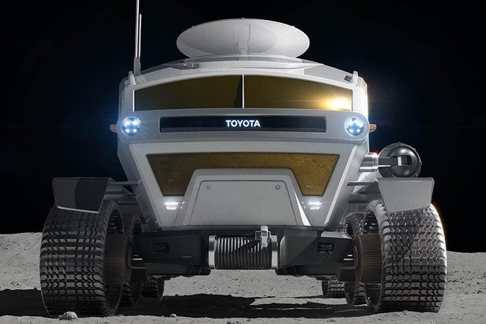 Lunar Cruiser đã vượt qua các bài thử nghiệm ban đầu tại Trung tâm Không gian Johnson (NASA) và Trung tâm Kỹ thuật Higashi-Fuji (Toyota). Đây là hai địa điểm mô phỏng điều kiện tương tự mặt trăng, giúp kiểm chứng khả năng vận hành của phương tiện trong môi trường thực tế nhất có thể.