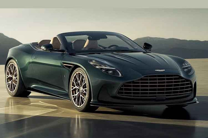 Aston đã đặt tên cho hai mẫu xe là DB12 60th Anniversary of Volante Edition và Vanquish 60th Anniversary of Volante Edition. Đúng như dự đoán, cả hai phiên bản kỷ niệm đều dựa trên DB12 mui trần và Vanquish. Mỗi chiếc đều được hoàn thiện với màu xanh Q Pentland Green, kết hợp với màu xanh Q Westminster Green đậm hơn một chút ở nắp capo.