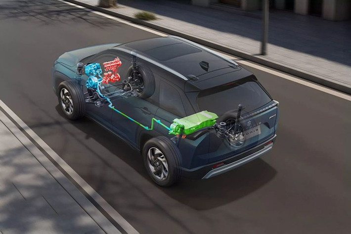 Bản mild hybrid được trang bị động cơ xăng K-series Dual Jet VVT 1.5 lít kết hợp với mô tơ đề kết hợp máy phát ISG 12 Volt và pin Li-ion 6Ah nhỏ, tạo ra công suất tổng hợp 101 mã lực và mô-men xoắn 135Nm.