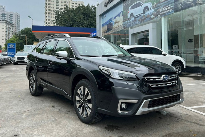 Theo đà giảm giá của thị trường, mẫu xe Subaru Outback 2.5i-T EyeSight (VIN 2023) có mức giảm lên tới 550 triệu đồng trong tháng 6, đưa giá thực tế giảm từ 2,099 tỷ đồng xuống còn 1,549 tỷ đồng. Trong khi đó, "người anh em" Forester giảm 170-230 triệu đồng tuỷ phiên bản, tất cả áp dụng cho xe sản xuất 2024.