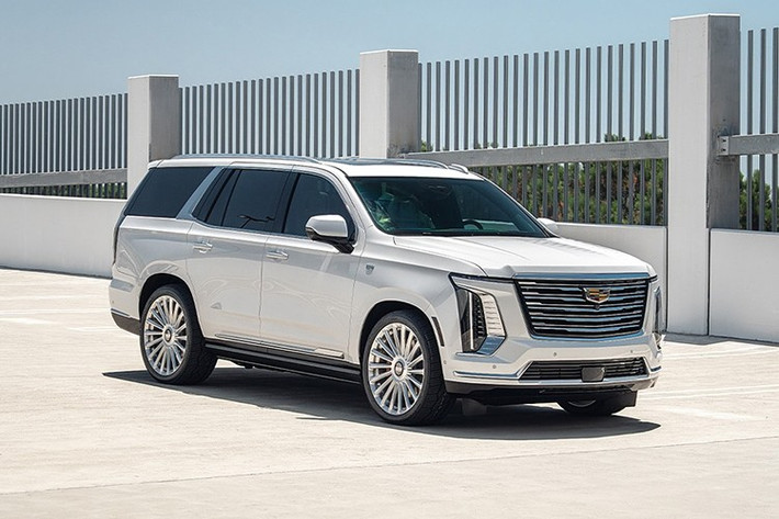 Tập đoàn General Motors đã xuất sắc dẫn đầu thị trường ôtô Mỹ nửa đầu năm 2025 với doanh số 1,4 triệu xe, vượt xa các đối thủ. Góp công lớn trong thành tích này chính là Cadillac Escalade thế hệ mới– mẫu SUV full-size biểu tượng của sự sang trọng và cơ bắp.
