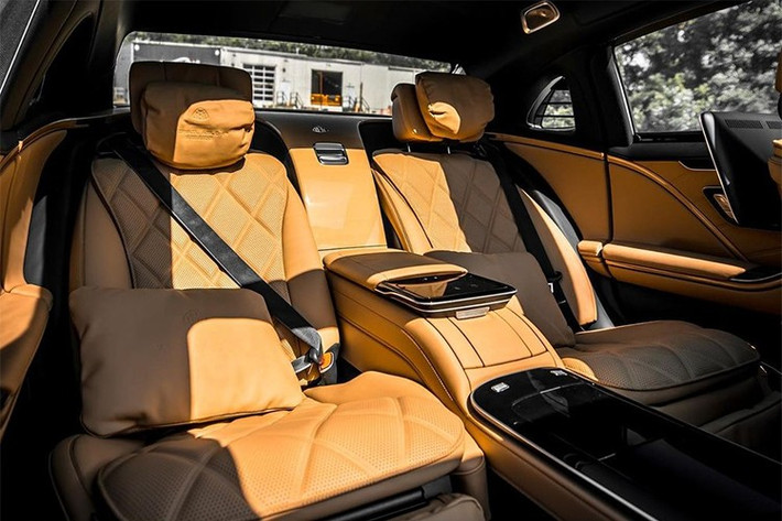 Chủ nhân của chiếc Mercedes-Maybach S680 Virgil Abloh Edition độ phong cách Racing cực độc này cho biết, mong muốn của anh là tạo ra một chiếc Maybach không giống bất kỳ chiếc nào khác, ngay cả khi nó vốn đã là hàng giới hạn toàn cầu.