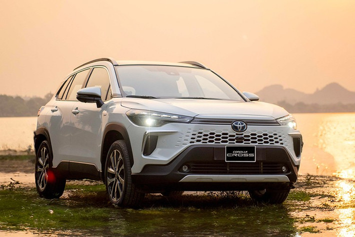 Toyota Corolla Cross: 841 xe Cùng với Vios và Yaris Cross, Toyota Corolla Cross là mẫu xe thứ ba của Toyota góp mặt trong danh sách này. Theo đó, trong tháng 7/2025 doanh số bán Toyota Corolla Cross đạt 841 xe, tăng 35 xe so với tháng trước đó. Đây cũng là mẫu xe có doanh số khá đều trong nhiều tháng của năm 2025.