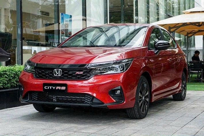 Honda City: 1.181 xe Honda City vừa trở lại cuộc đua 10 ôtô bán chạy nhất trong tháng 7/2025 với doanh số bán đạt 1.181 xe, tăng 862 xe so với tháng 6/2025. Đây là mẫu xe Honda duy nhất góp mặt trong danh sách này, nhờ chính sách giảm phí trước bạ và nhiều chương trình ưu đãi của hãng.