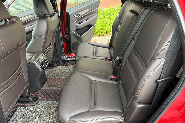 Mazda CX-8 2019 sở hữu hàng loạt tính năng an toàn hữu ích của gói i-Activsense. Có thể nói, đây là mẫu xe không có đối thủ khi so sánh về mặt trang bị an toàn vào thời điểm mới ra mắt. Những tính năng an toàn tiêu biểu hiện có trên xe gồm: Cảnh báo điểm mù BSM, cảnh báo phương tiện cắt ngang khi lùi RCTA...