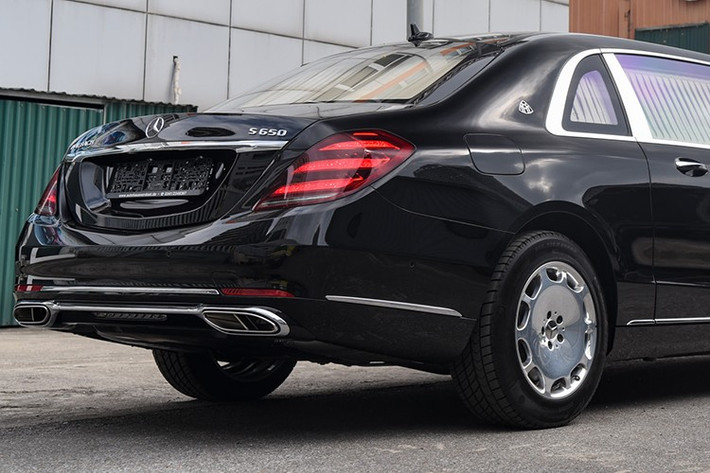 Sở hữu rất nhiều xe siêu sang, SUV hạng sang biển đẹp nhưng doanh nhân Quảng Ninh rất hay di chuyển trên chiếc xe Mercedes-Maybach S650 Pullman của mình mới sắm được vài năm trở lại đây.
