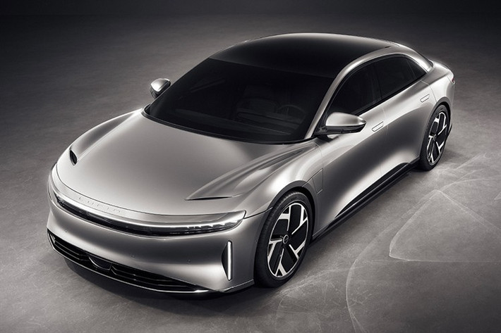 Lucid Motors đã có triển vọng tốt hơn trong năm 2025, đặc biệt sau khi Peter Rawlinson bị gạt ra bên lề, lượng xe bàn giao đã được cải thiện và những thỏa thuận mới được ký kết, làm dấy lên hy vọng rằng hãng xe điện đang gặp khó khăn này có thể tiến gần đến lợi nhuận trong tương lai không xa.