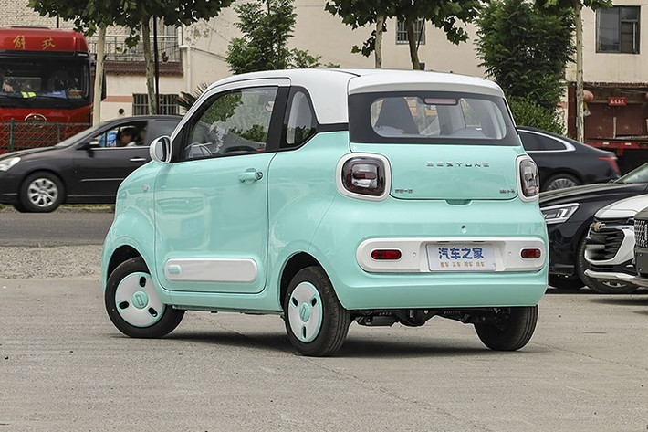 Khối động cơ của xe sản sinh công suất tối đa 30 kW (42 mã lực) và mô-men xoắn cực đại 90 Nm. Mô-tơ điện kết hợp với pin lithium-sắt-photphat (LFP) có dung lượng 18,11 kWh, cho phạm vi hoạt động 222 km theo chuẩn CLTC sau khi sạc đầy.