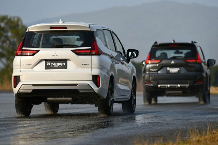 Giá bán của Mitsubishi Xpander và Xpander Cross 2026 này tại Việt Nam hiện vẫn chưa được hé lộ. Tuy nhiên, sẽ không ngạc nhiên nếu xe tăng giá so với phiên bản cũ vì đã được nâng cấp về mặt thiết kế và trang bị.