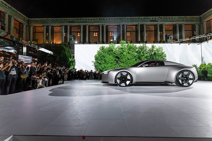Sự kiện ra mắt Audi Concept C diễn ra tại một trong những kinh đô thiết kế lớn nhất thế giới càng khẳng định khát vọng tạo nên những giá trị vượt thời gian và khác biệt trong bối cảnh cạnh tranh khốc liệt của ngành ôtô toàn cầu.