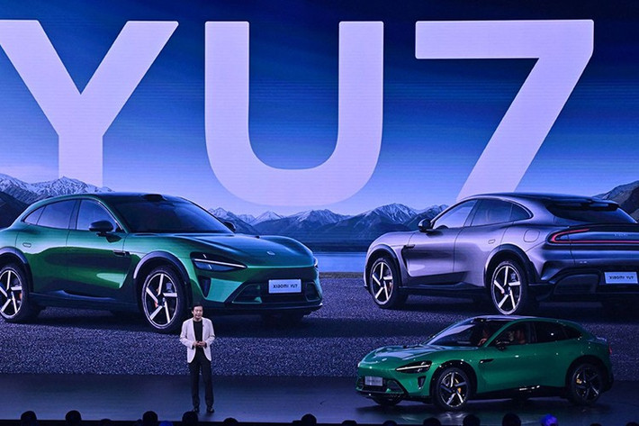 Tại thị trường Trung Quốc, mẫu xe SUV điện Xiaomi YU7 có tổng cộng 3 phiên bản và giá bán từ 253.500 - 329.900 Nhân dân tệ (khoảng 887 triệu đến 1,15 tỷ đồng).