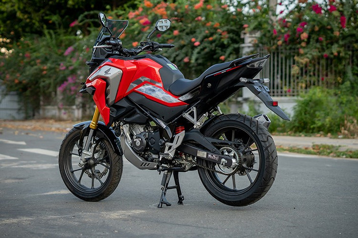 Xe cho công suất 15,4 mã lực tại 9.000 vòng/phút và mô-men xoắn 13,8 Nm tại 7.000 vòng/phút, kết hợp cùng hệ thống phun xăng điện tử PGM-FI giúp tiết kiệm nhiên liệu ở mức 38 km/lít – con số khá ấn tượng trong phân khúc.