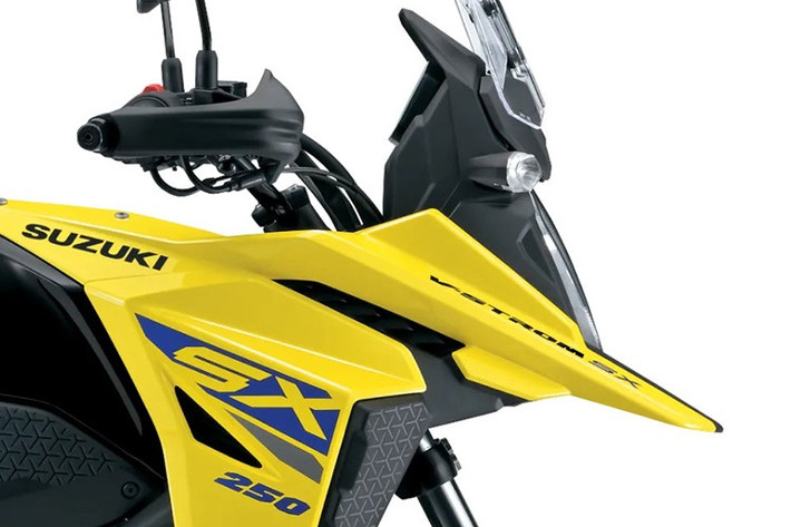 Bên cạnh việc làm mới màu sơn, V-Strom SX 250 2025 còn được bổ sung các họa tiết đồ họa mới và hoa văn dập nổi ở phần ốp thân xe, nhằm tăng tính nhận diện và cảm giác cao cấp cho người dùng.