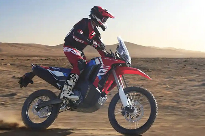 Khối lượng tổng thể của CRF250 Rally là 152 kg, với bình xăng dung tích 12 lít, phù hợp cho các chuyến đi địa hình dài và thử thách.