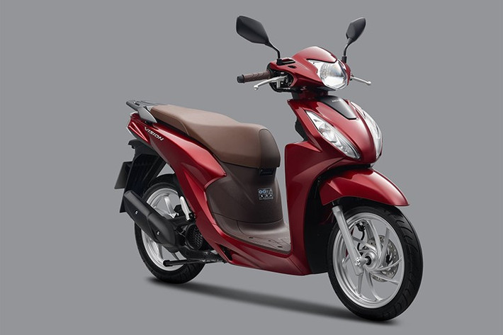 Ngoài ra, Honda Vision 110 2025 còn được trang bị bộ khung ESAF (Enhanced Smart Architecture Frame) – loại khung thế hệ mới với trọng lượng nhẹ nhưng độ bền cao. Xe cũng được trang bị hệ thống Idling Stop giúp tiết kiệm nhiên liệu và cổng sạc USB tiện dụng cho thiết bị di động.