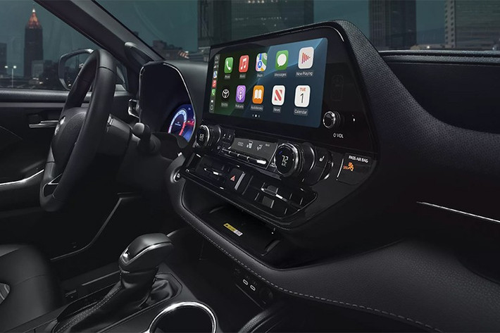 Trong bối cảnh thị hiếu đang nghiêng về các mẫu SUV ba hàng ghế rộng rãi, việc Toyota định giá Highlander cao hơn Grand Highlander là một quyết định gây khó hiểu. Khi mức chênh lệch chỉ vài trăm USD, nhiều khách hàng có khả năng sẽ chọn mẫu lớn hơn để có thêm sự rộng rãi và tiện dụng.