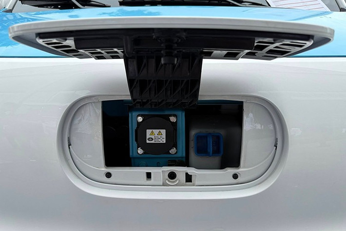 Dung lượng pin 13,8 kWh, cho phép xe điện mini Bestune Pony di chuyển tối đa 170 km/lần sạc, tương đương phiên bản cao cấp của Wuling Mini EV nhưng thấp hơn một chút so với VinFast VF 3 (khoảng 210 km).