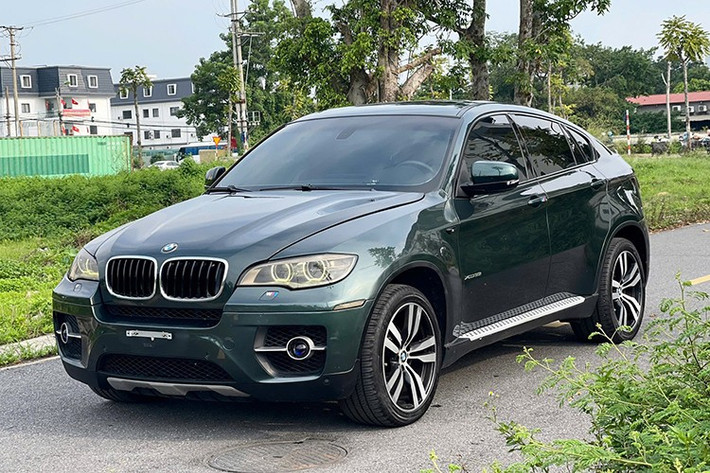 Dòng SUV BMW X6 từng là biểu tượng xe sang tại Việt Nam và được nhiều người dùng mê mẩn. Mới đây, một chiếc X6 2009 đang được rao bán với mức giá chỉ 280 triệu đồng, thấp hơn cả giá bán lẻ của mẫu xe điện cỡ nhỏ VinFast VF3 (299 triệu đồng). Thông tin này đã gây nhiều bất ngờ cho cộng đồng yêu xe.