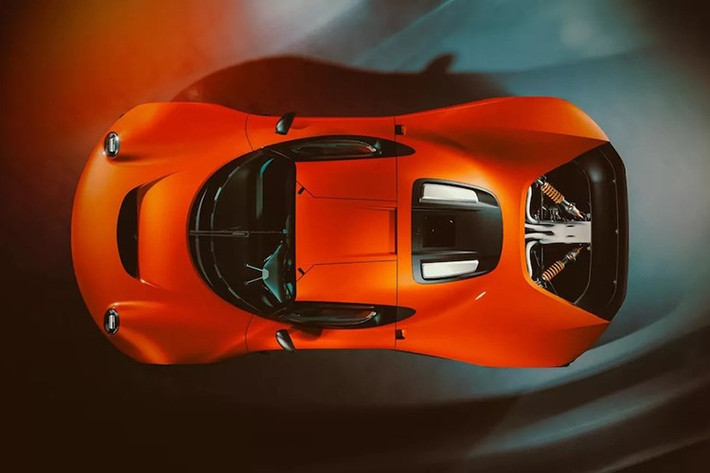 Theo Oilstainlab, động cơ đốt trong sẽ hoàn toàn không dựa trên gốc máy của Porsche mặc dù có dạng 6 xi-lanh nằm ngang đặc trưng của nhà sản xuất này. Nhưng rõ ràng cảm hứng từ Porsche vẫn hiện diện ở nửa đầu theo phong cách 911, cũng như những chiếc ghế tối giản hay bố cục bảng táp-lô của xe. Phần đuôi có thiết kế trần trụi, để hở ra hệ thống xả và dàn treo của HF-11.