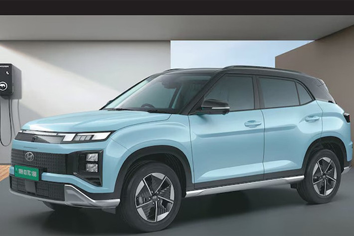 Trong khi đó, bản Executive (O) sử dụng pin 51,4 kWh nổi bật với cửa sổ trời toàn cảnh điều khiển bằng giọng nói và nhiều trang bị tiện nghi khác.