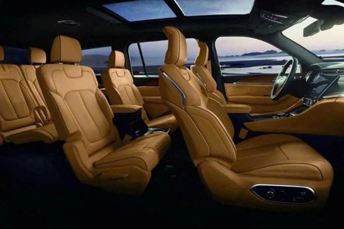 Hiện Jeep chỉ có một showroom duy nhất nằm tại quận 4, TP. HCM. Trong thời gian qua, trong làng xe Việt đã xuất hiện tin đồn về việc quyền phân phối xe Jeep chính hãng tại Việt Nam sắp được chuyển sang một tập đoàn lớn. Tuy nhiên, JVA khẳng định họ vẫn là đơn vị phân phối chính thức xe Jeep ở Việt Nam.