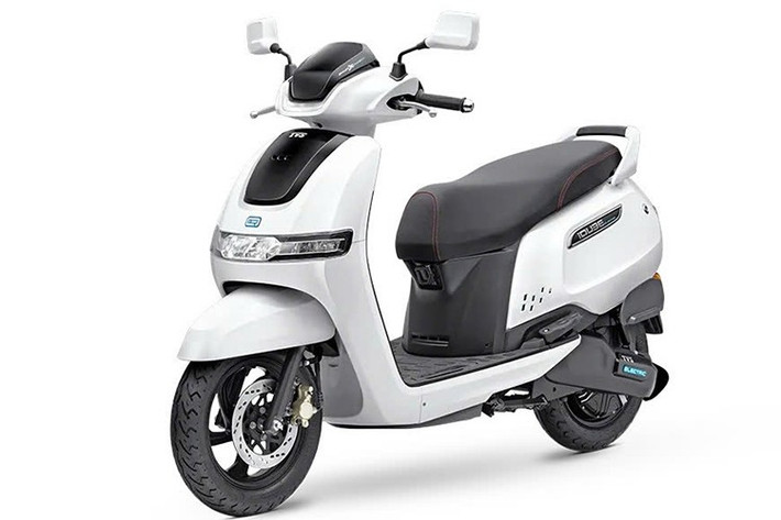 Dự kiến, mẫu xe mới sẽ có giá dưới 90.000 rupee (tương đương dưới 27 triệu đồng), thấp hơn mức giá khởi điểm khoảng 100.000 rupee (khoảng 30 triệu đồng) của TVS iQube – phiên bản xe điện đang bán tại Ấn Độ.