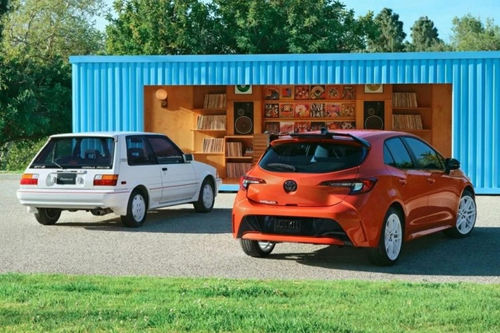 Về vận hành, Corolla Hatchback 2026 giữ nguyên động cơ 2.0L 4 xi-lanh công suất 169 mã lực, mô-men xoắn 205 Nm, kết hợp hộp số CVT Dynamic Shift và dẫn động cầu trước.