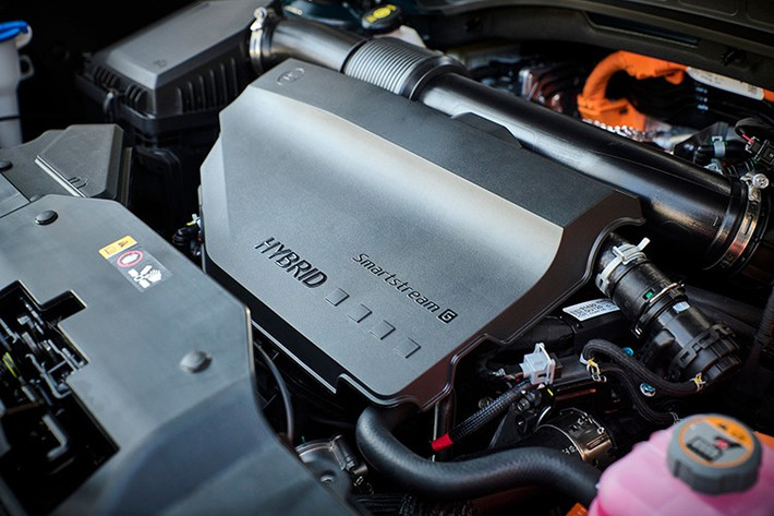 Phiên bản Hyundai Palisade Hybrid 2026 này sở hữu thiết kế động cơ kép và "mang lại khả năng phanh tái tạo tối ưu cùng hiệu suất vượt trội, thiết lập chuẩn mực về phạm vi hoạt động hoàn toàn bằng điện trong một chiếc xe hybrid, đồng thời mang đến trải nghiệm lái xe điện hấp dẫn."
