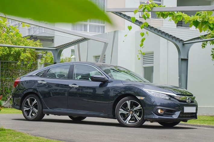 Dù cạnh tranh gay gắt với Toyota Corolla Altis, Mazda3 hay Kia K3 tại thị trường Việt Nam, tuy nhiên Honda Civic vẫn giữ vững phong cách thể thao và khả năng vận hành được yêu thích.