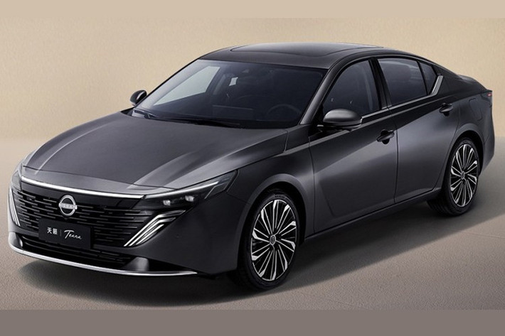 Phiên bản mới của mẫu xe Nhật Bản này được gọi bằng cái tên Nissan Teana Plus 2026. Dự kiến được tung ra thị trường vào quý IV năm nay, mẫu xe này sở hữu thiết kế ngoại thất và nội thất cải tiến so với trước.