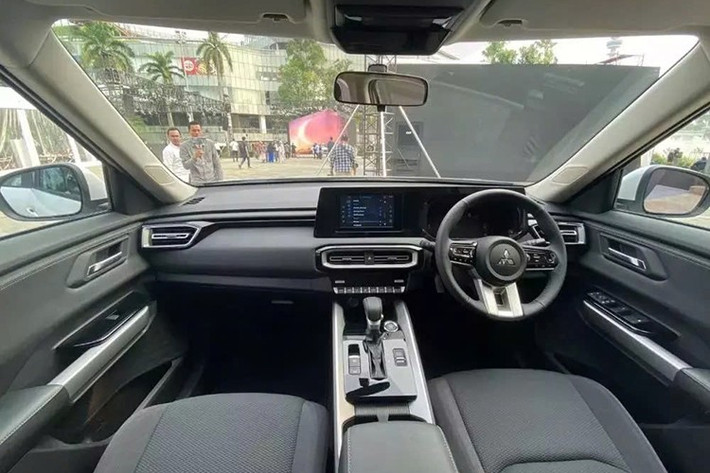 Trang bị an toàn của xe khá đầy đủ ở bản cao cấp với 6 túi khí, camera 360 độ toàn cảnh, phanh khẩn cấp tự động (AEB), kiểm soát hành trình thích ứng, cảnh báo điểm mù, hỗ trợ chuyển làn, đèn pha tự động và cảnh báo phương tiện cắt ngang phía sau.