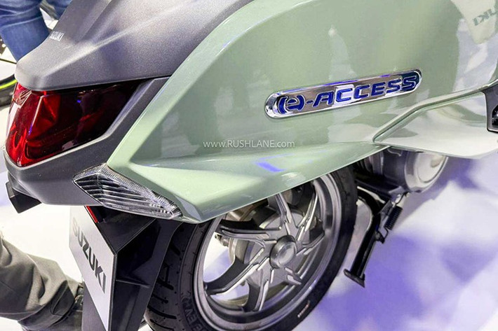 Xe ga Suzuki Access 2025 sử dụng bộ vành đúc với kích thước 12 inch cho bánh trươc và 10 inch cho bánh sau đi kèm với đó là lốp không săm kích thước trước sau lần lượt là 90/90 - 12 54J và 90/100 – 10 53J.