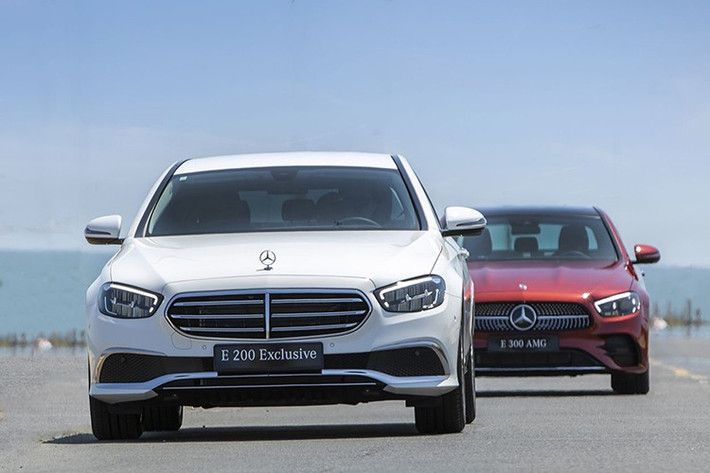 Mercedes-Benz giảm mạnh, vẫn ế Mercedes-Benz Việt Nam là thương hiệu chịu áp lực lớn nhất. Ngay từ đầu năm, E-Class VIN 2023 đã được giảm 200–300 triệu đồng. Tuy nhiên, đến cuối tháng 6, nhiều chiếc E 300 AMG vẫn chưa tìm được chủ, buộc các đại lý nâng mức giảm lên tới 600 triệu đồng.