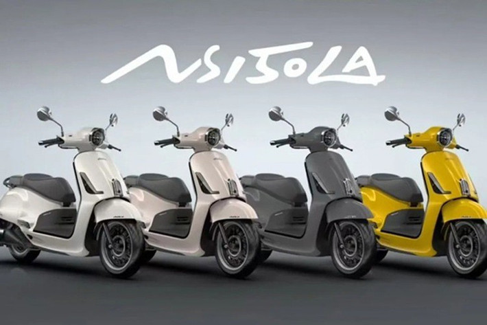 Xe ga Honda NS150LA này cũng được tích hợp cảm biến áp suất lốp, giá chở đồ phía trước phong cách cổ điển, kính chắn gió cho người thích đi tour và cả thùng đựng đồ phía sau tiện dụng.
