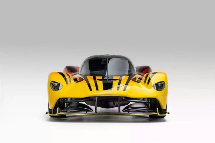 Chiếc Aston Martin Valkyrie Coupe đặc biệt này hiện đang được niêm yết tại O'Gara Coach ở Beverly Hills, chiếc Valkyrie này mới chỉ chạy được 66 dặm (106 km) trên đồng hồ đo quãng đường.
