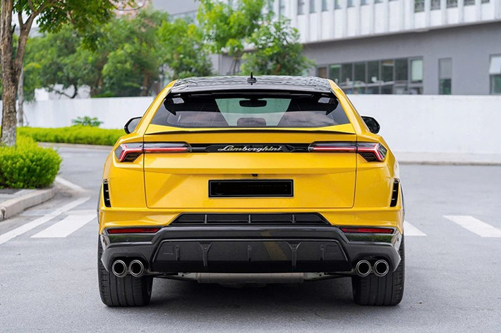 Siêu SUV Lamborghini Urus Performante vẫn sử dụng hệ truyền động là khối động cơ xăng V8, tăng áp kép, dung tích 4.0 lít như bản tiêu chuẩn, nhưng hãng xe Ý đã tinh chỉnh lại, giúp xe tạo ra công suất tối đa 657 mã lực, tăng 16 mã lực và mô-men xoắn cực đại 850 Nm.
