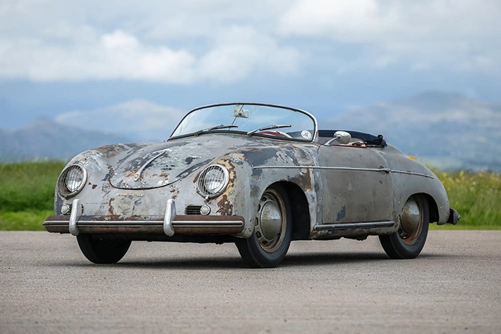 Sau một vài thông tin bí ẩn, European Collectibles - chuyên gia Porsche nổi tiếng tại California và chuyên gia tìm kiếm xe bị lãng quên đã phát hiện chiếc Porsche 356 Speedster đời đầu này tại một trang trại nhỏ ở Ohio, nơi chiếc xe "nghỉ hưu" trong suốt 62 năm qua.