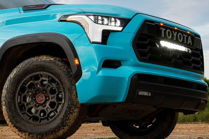 Dù không có thay đổi lớn về thiết kế tổng thể, Sequoia 2026 cho thấy định hướng của Toyota trong việc nâng cao chất lượng hoàn thiện, bổ sung tiện nghi đáng giá và hướng đến trải nghiệm cao cấp hơn cho mẫu SUV đầu bảng của hãng.