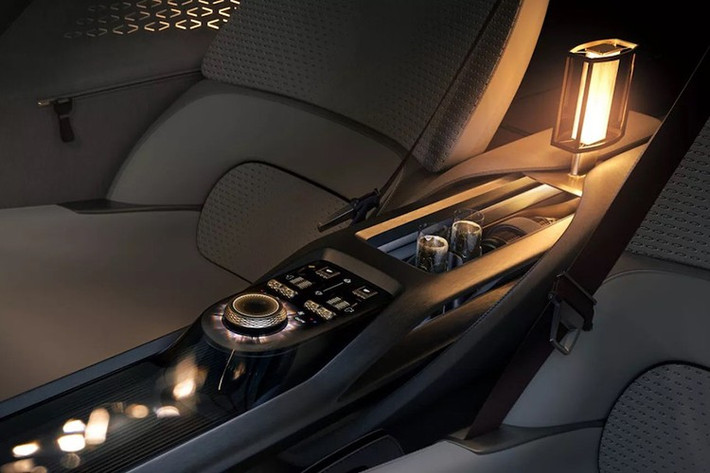 Trong khi EXP 15 bản thương mại sẽ khác xa so với ý tưởng ban đầu, Bentley cho biết nó "cung cấp gợi ý về thiết kế" của các mẫu xe trong tương lai. Hãng gợi ý rằng khách hàng có thể mong đợi thân xe hiện đại và điêu khắc hơn cũng như nỗ lực giảm "trọng lượng trực quan".